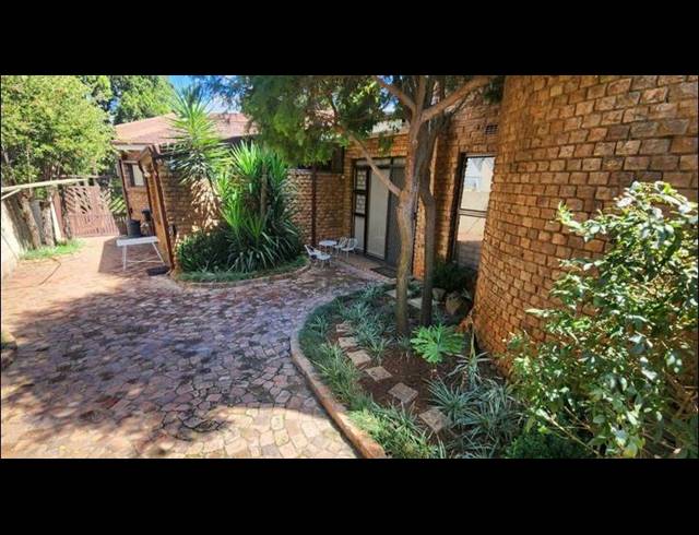 4 BEDROOM HOUSE FOR SALE IN VANDERBIJLPARK SE 3